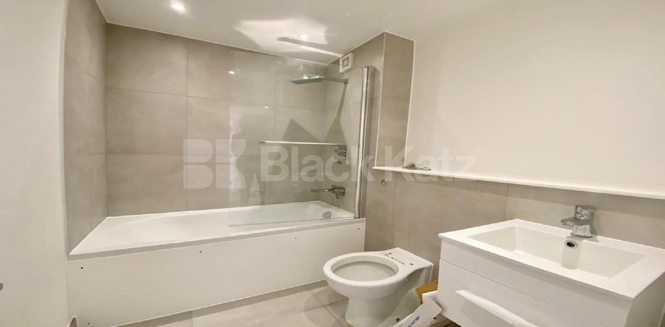 Stylish & contemporary, larger than average with underfloor heating  Flaxman Road , Loughborough Junction 